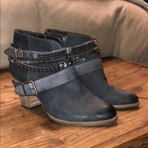 DOLCE VITA GREY BOOTIES